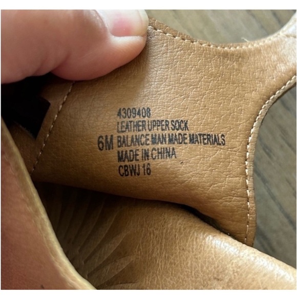 Montana tan Velcro strap block heel size 6M - Picture 7 of 7